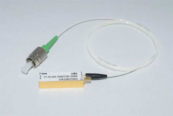 3GHz DWDM集成模拟光发？？？？？